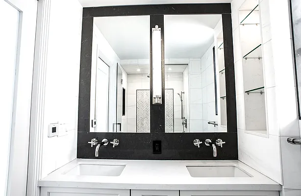 Sold by Argent Advisors LLC | media 21