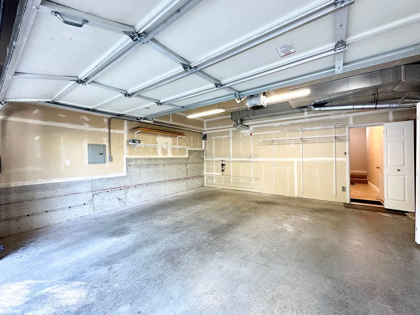 Stunning End-Unit Townhome In Cheswick Privacy, Space & Style! — Photo 2