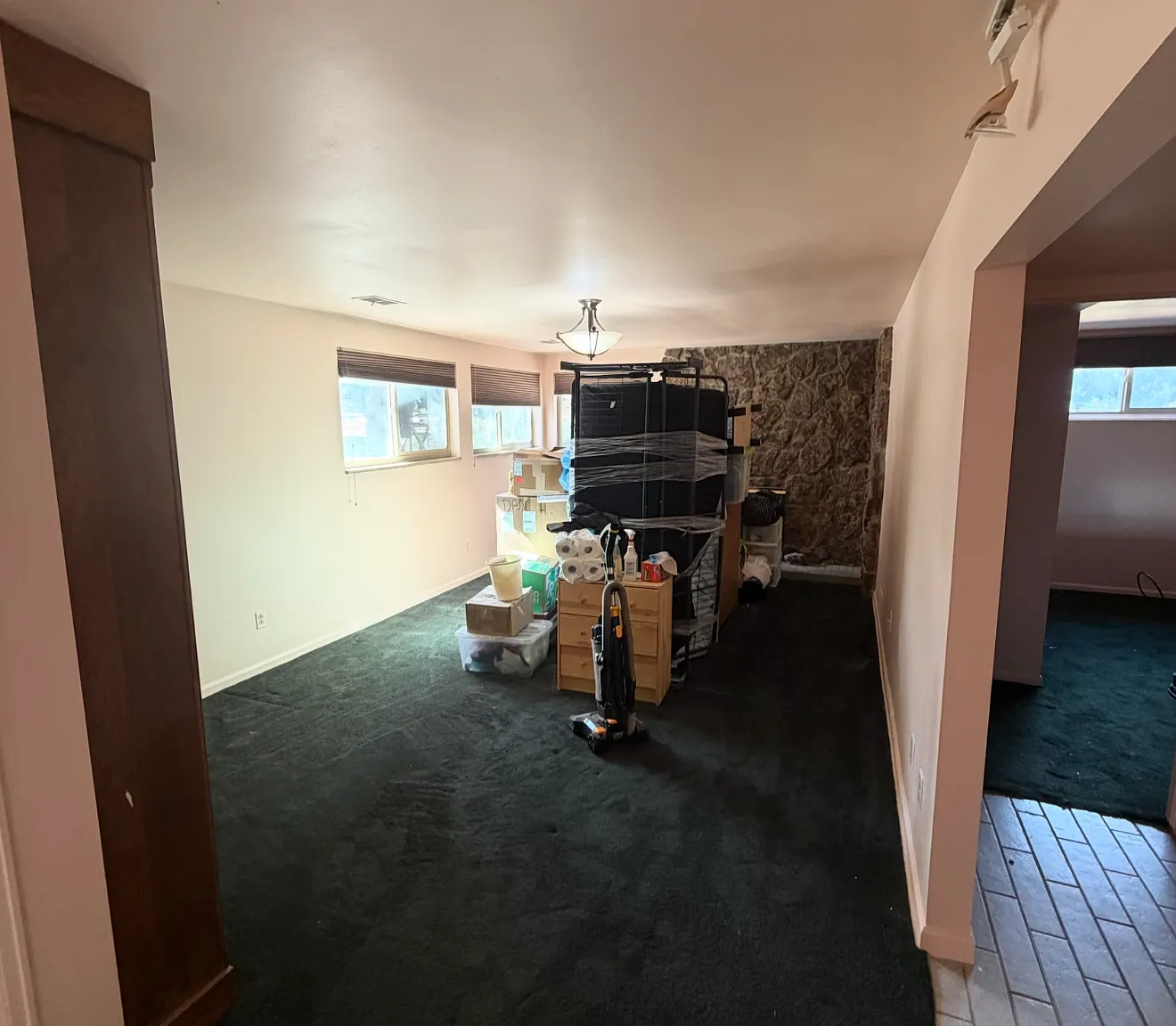 1 bed, 3000 sqft, $1,300 — Photo 4