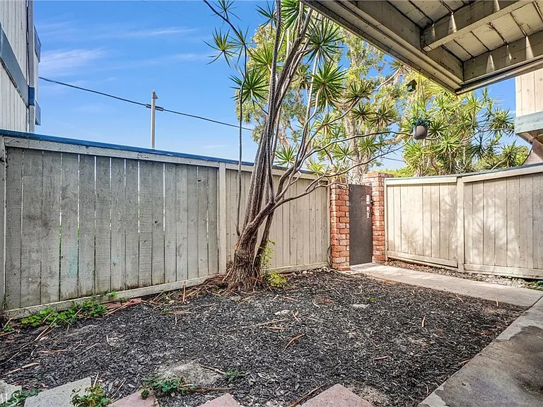 4526 Heil Ave — Photo 22