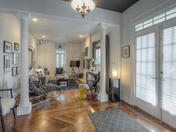 5th image of 4624 Mercier St