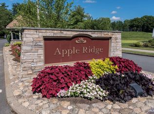 222 Bush Ln, Mahwah, NJ 07430