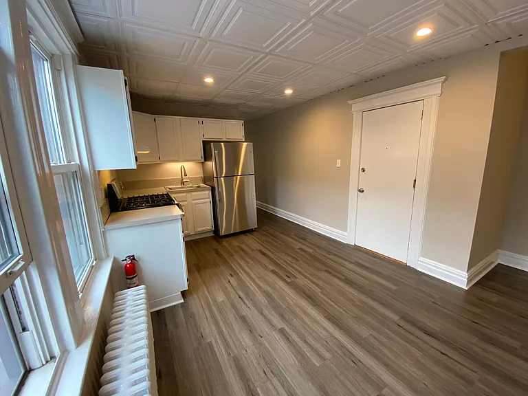 176 Glenwood Ave #2R — Photo 4