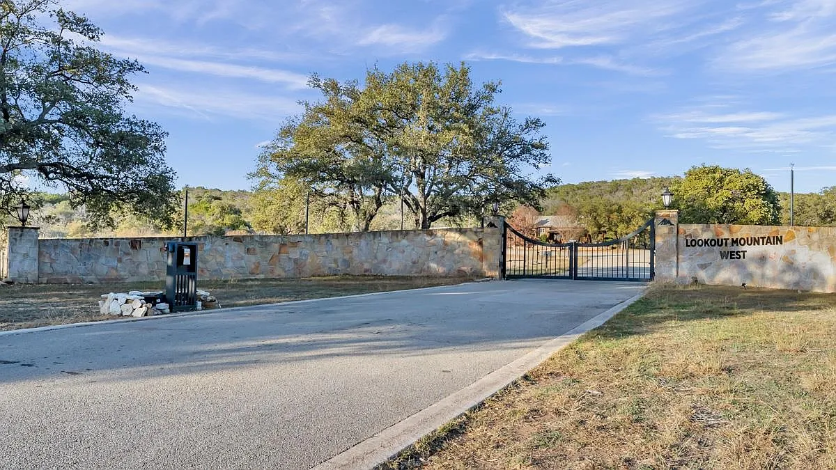 Building Photo - 352 Lookout Mountain Rd