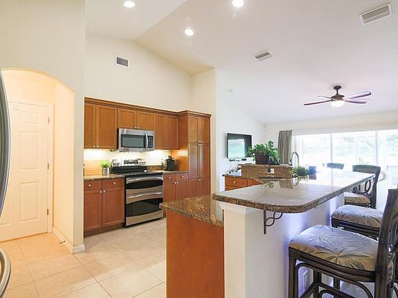 5th image of 1697 N San Mateo Dr