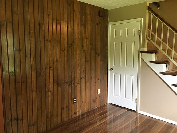 3rd image of 221 Canterbury Ln #D-38