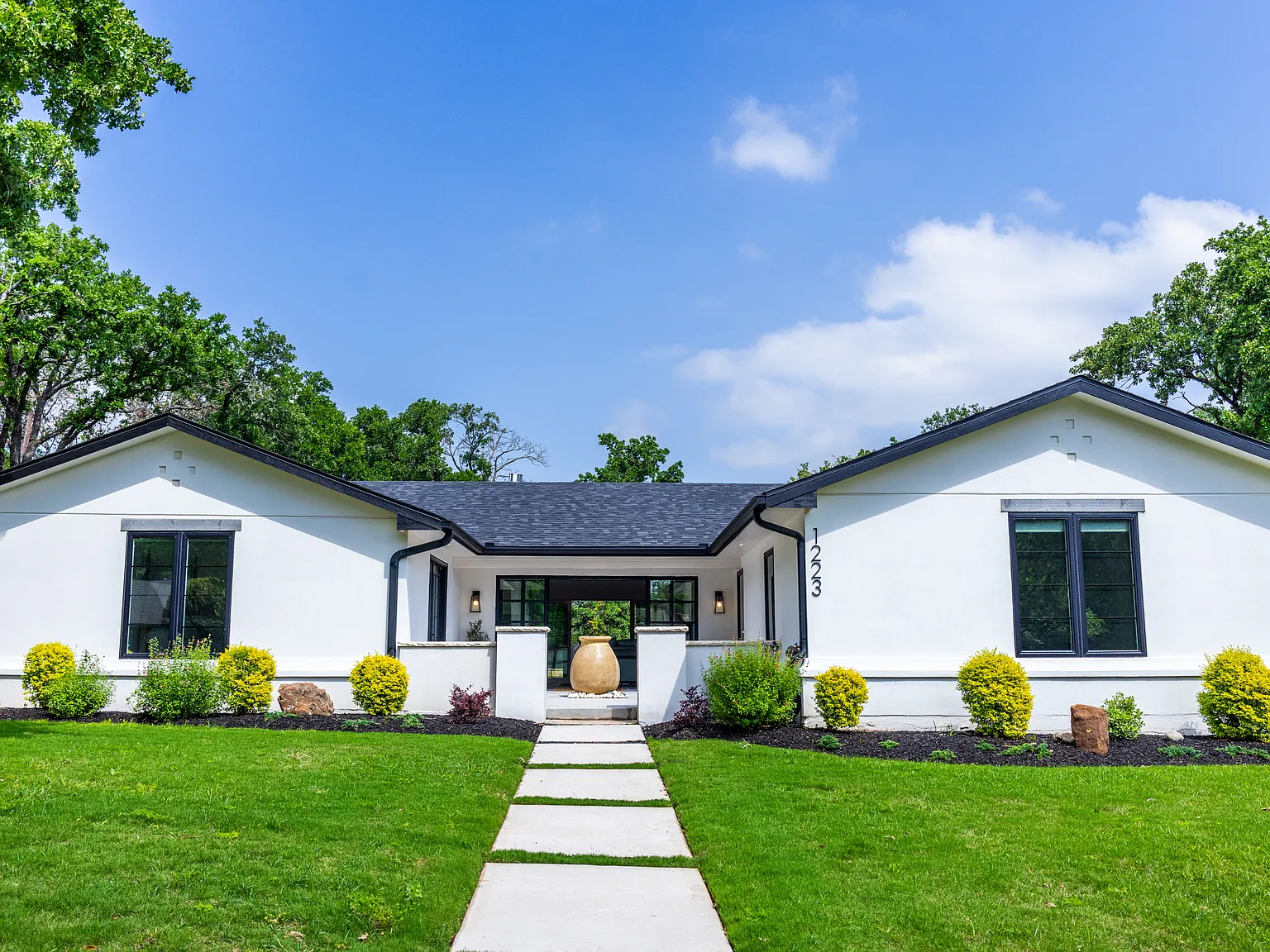 4 bed, 3200 sqft, $10,000 — Photo 1