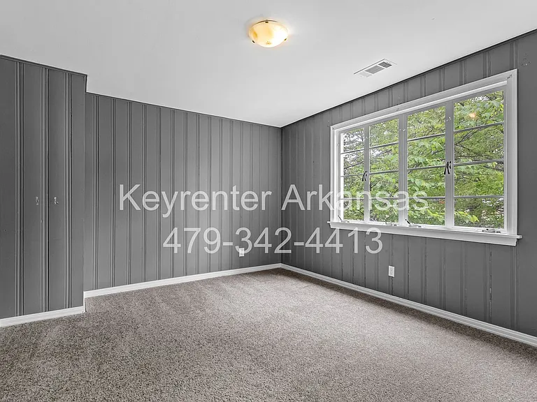 255 W Lawson St — Photo 17