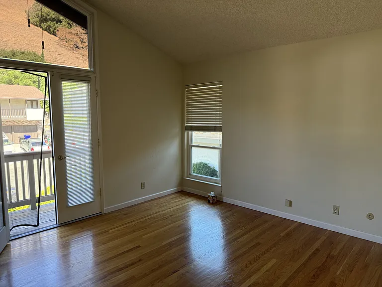 2922 Doidge Ave — Photo 10
