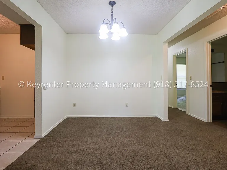 1359 E 60th St Duplex — Photo 13