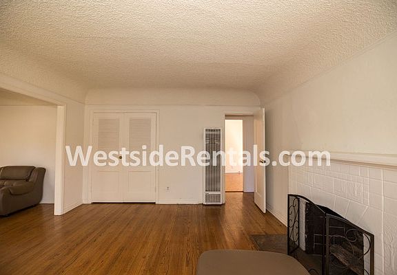 5th image of 1127 E Acacia Ave