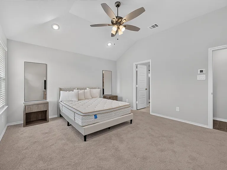 1637 Elle Ln — Photo 14