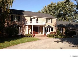 681 Thomas Ave, Rochester, NY 14617