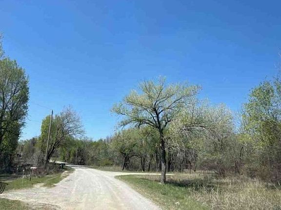 Exterior Neighborhood (street photo)