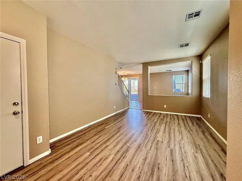 3 bed, 2.5 bath, 2251 sqft, $2,750 — Photo 2