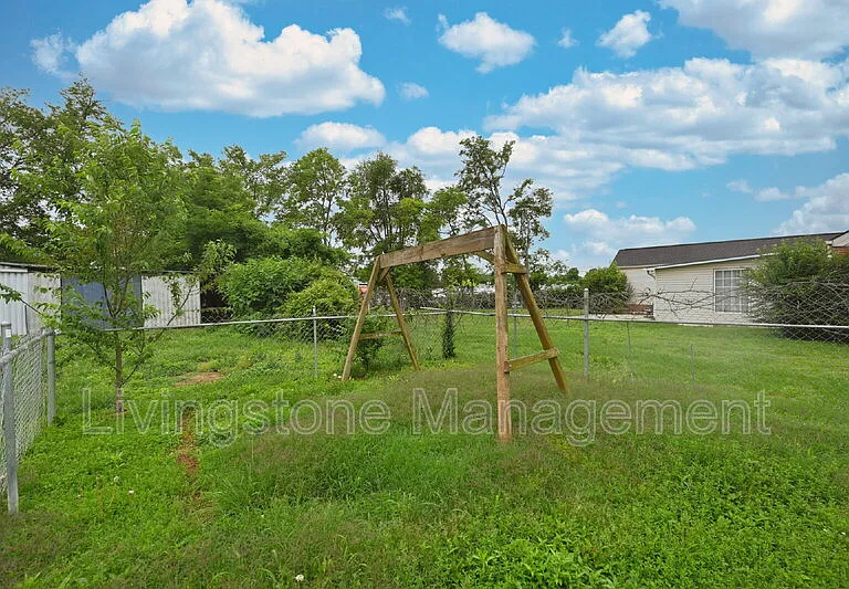 872 W Albert Gallatin Ave — Photo 58