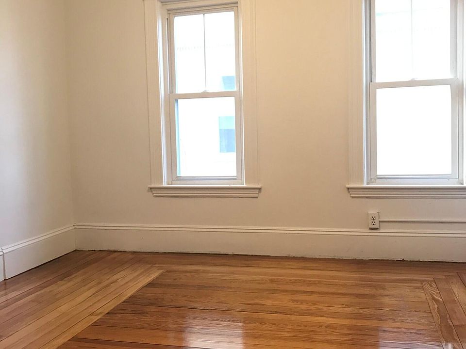 2nd image of 120 Prince St #3