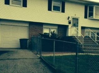 2 Bruce St, West Babylon, NY 11704