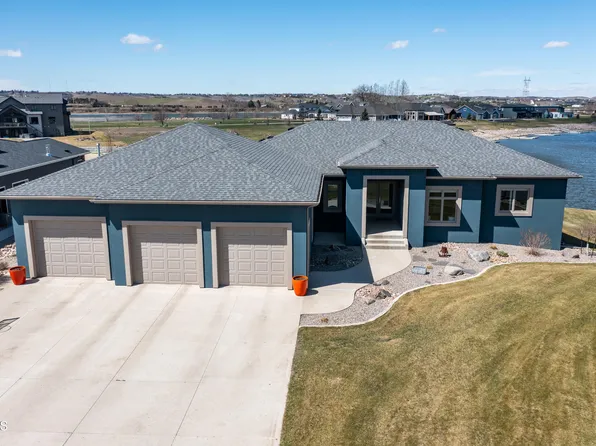 6130 Carefree Cir, Bismarck, ND 58503