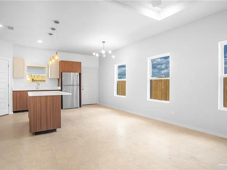 501 N Onyx Ave #3 — Photo 4