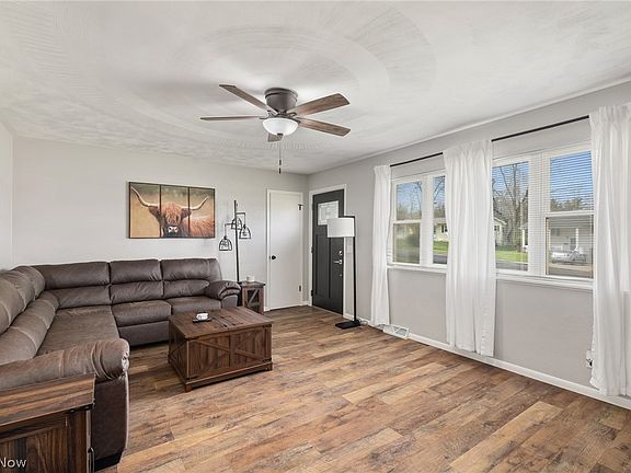 3rd image of 474 Brenda Dr