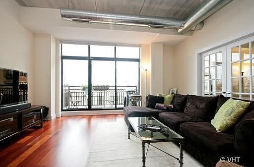 4th image of 3245 N Ashland Ave APT 4B