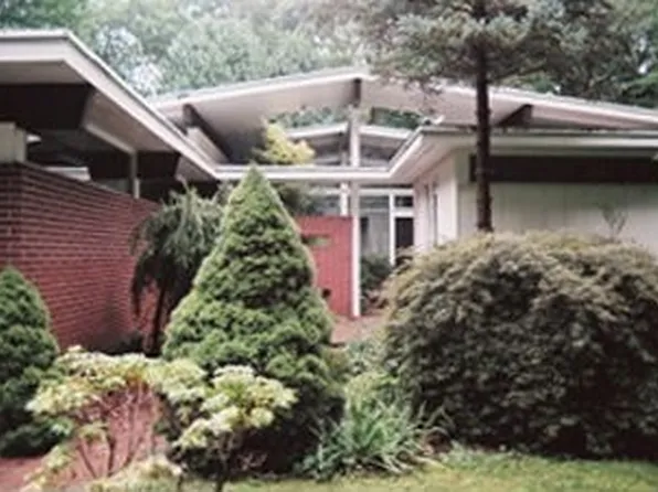 21 N Beech Tree Rd, Brookfield, CT 06804