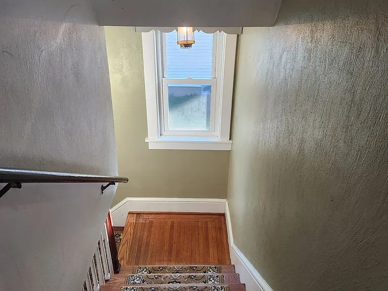 470 Maple St — Photo 9
