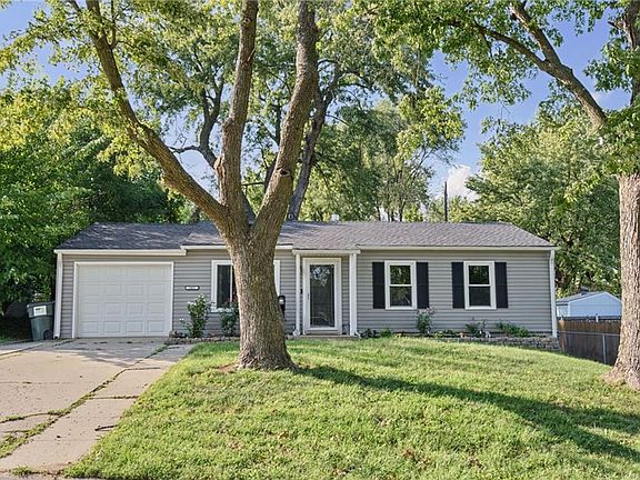 3rd image of 302 E 3rd Dr S