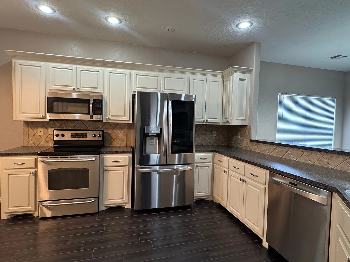 4413 Nw Wolf Creek Blvd - Hot New Listing! — Photo 4