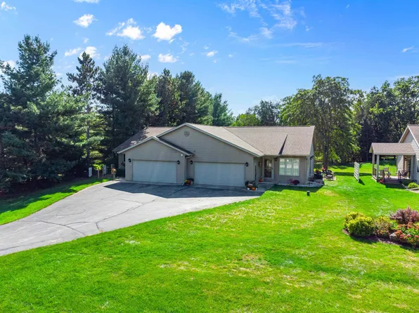 W1717 North St, Green Lake, WI 54941