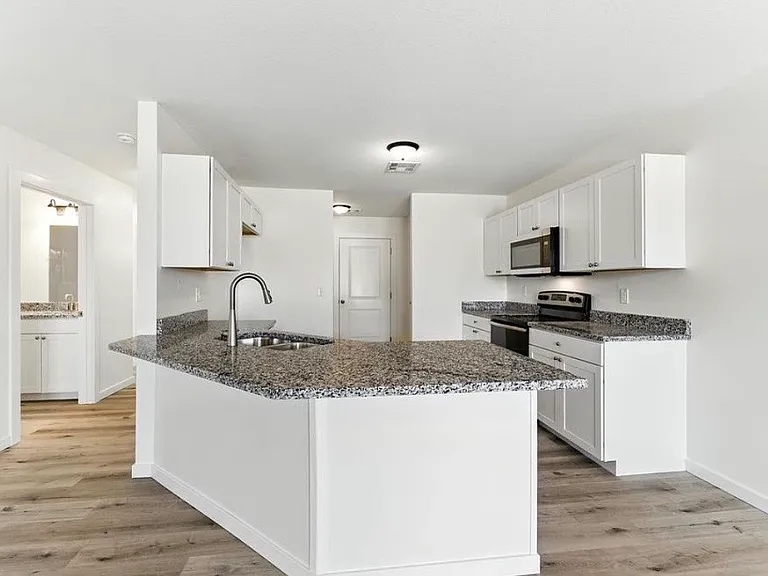1148 Harbor Dr — Photo 4