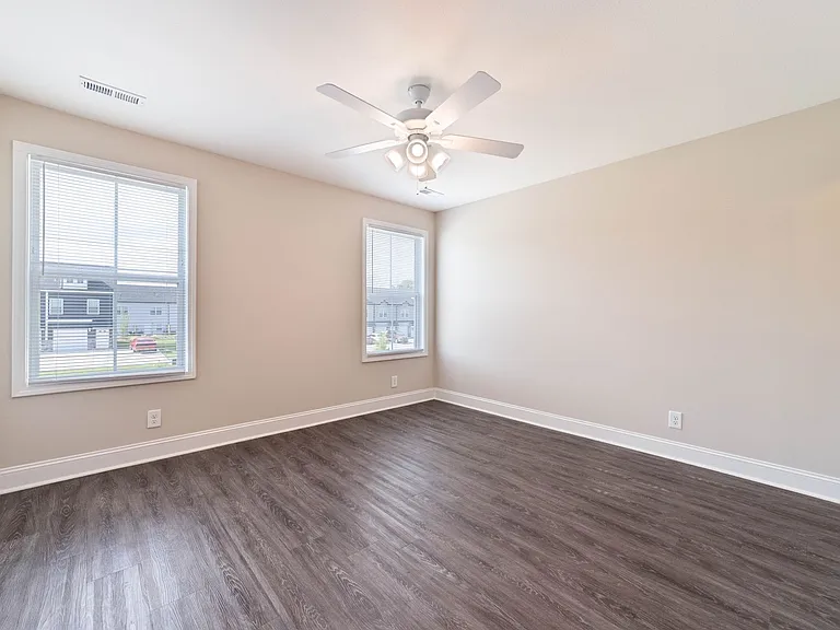 204 Drayton Dr — Photo 10