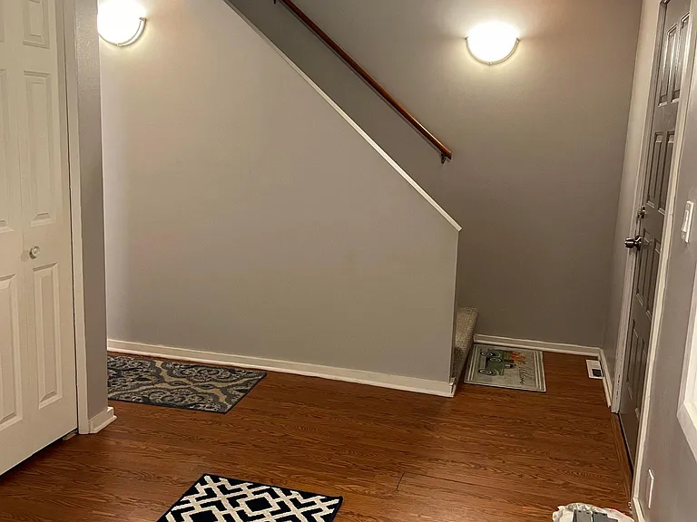 1610 Merrimac Ln N — Photo 13