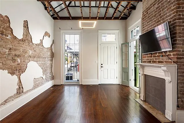 1300 Chartres St — Photo 9