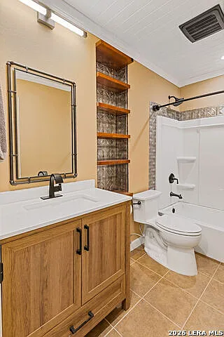 6202 Valley Pawn — Photo 12