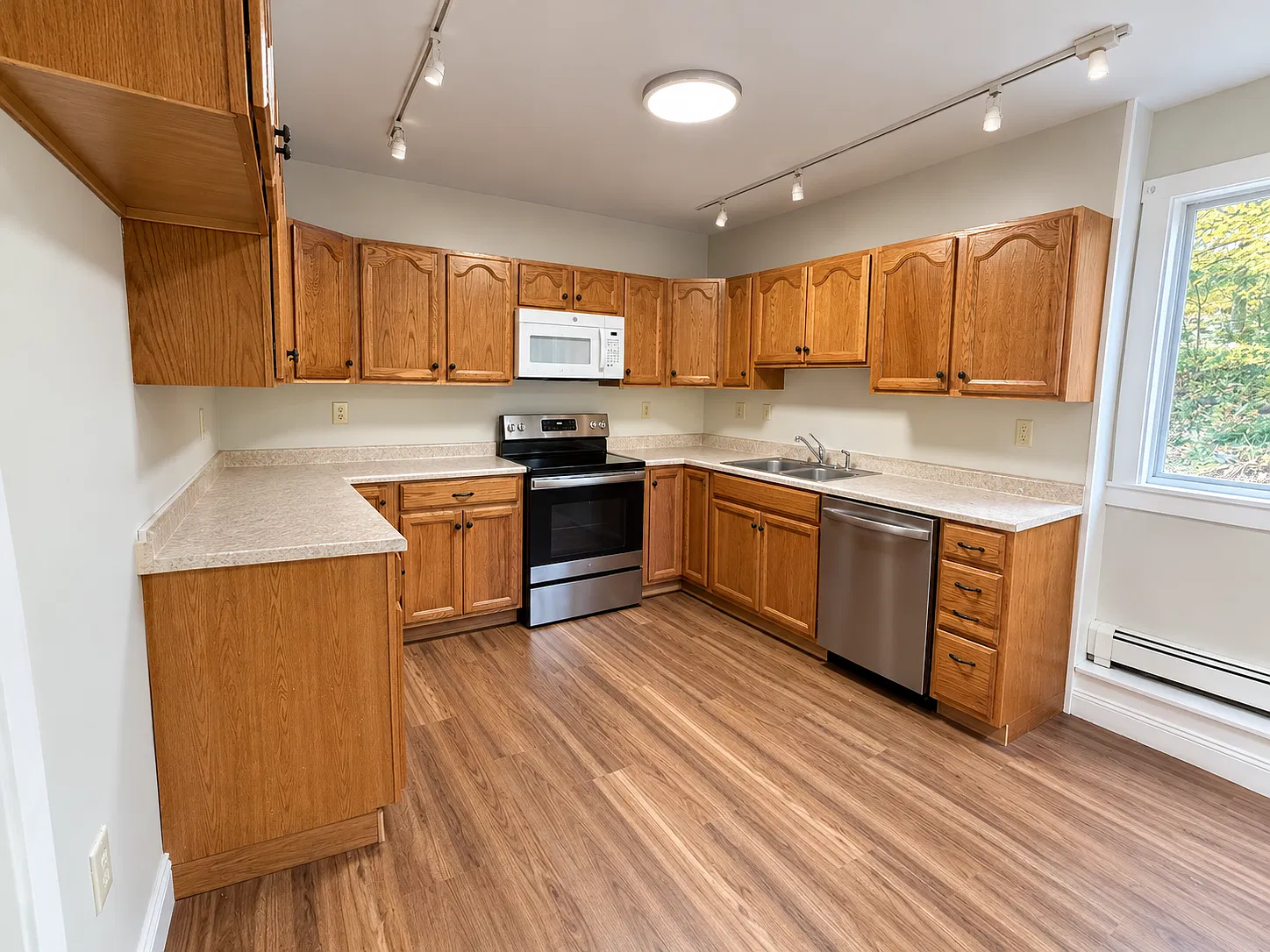 3 bed, 1500 sqft, $2,000 — Photo 2