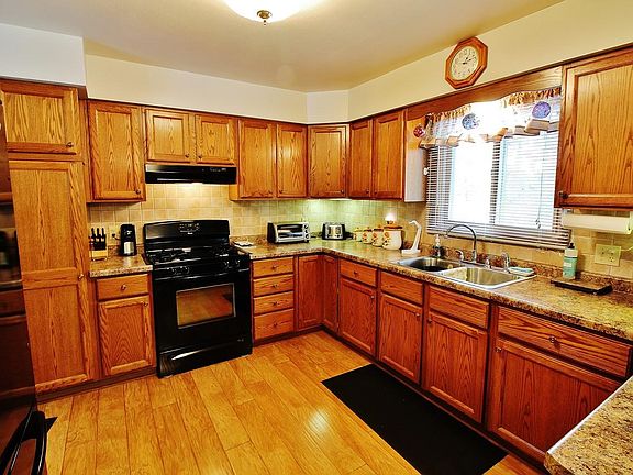 4th image of 1475 White Horse Ln