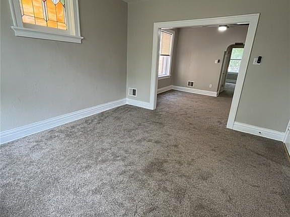5th image of 4945 Magnolia Ave