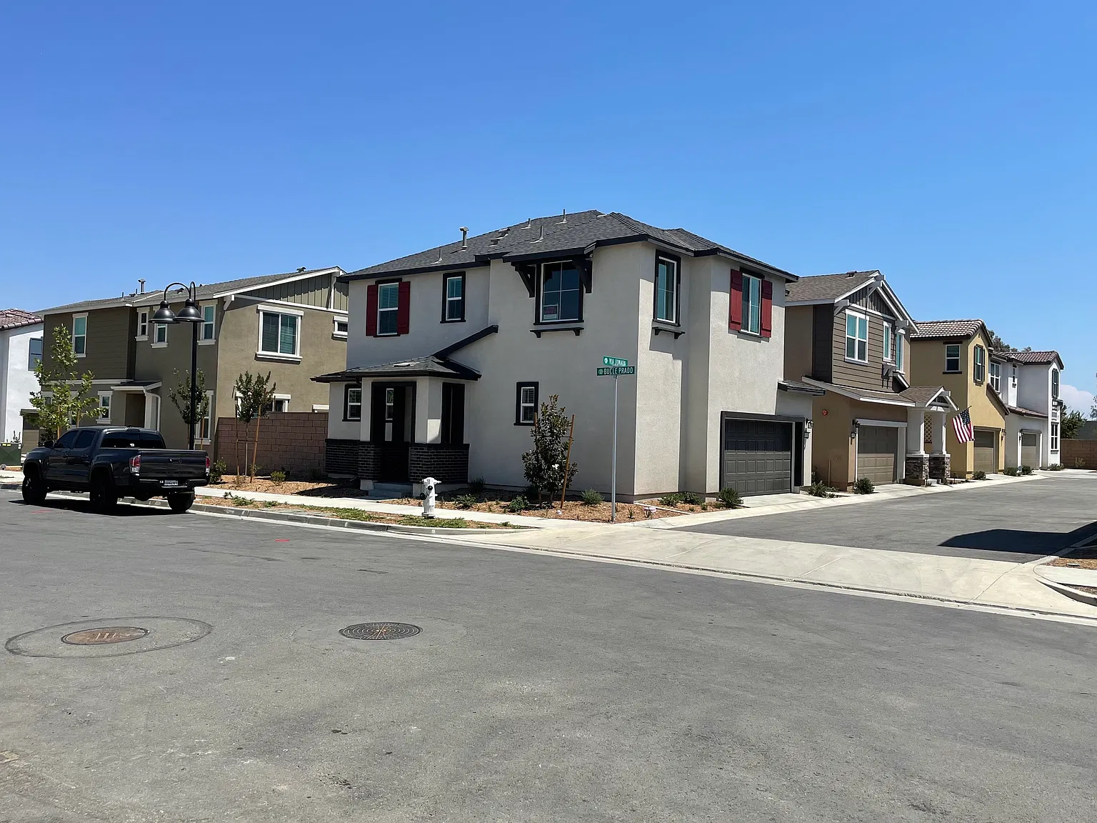 3 bed, 2.5 bath, 1550 sqft, $3,000 — Photo 1