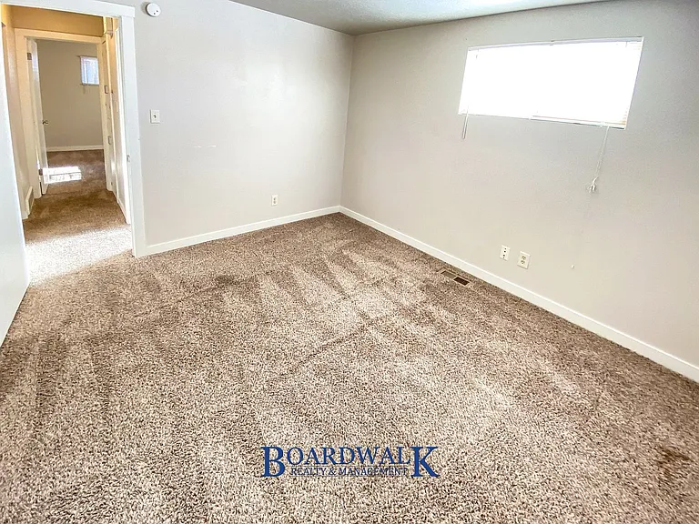 325 E Baird Cir — Photo 9