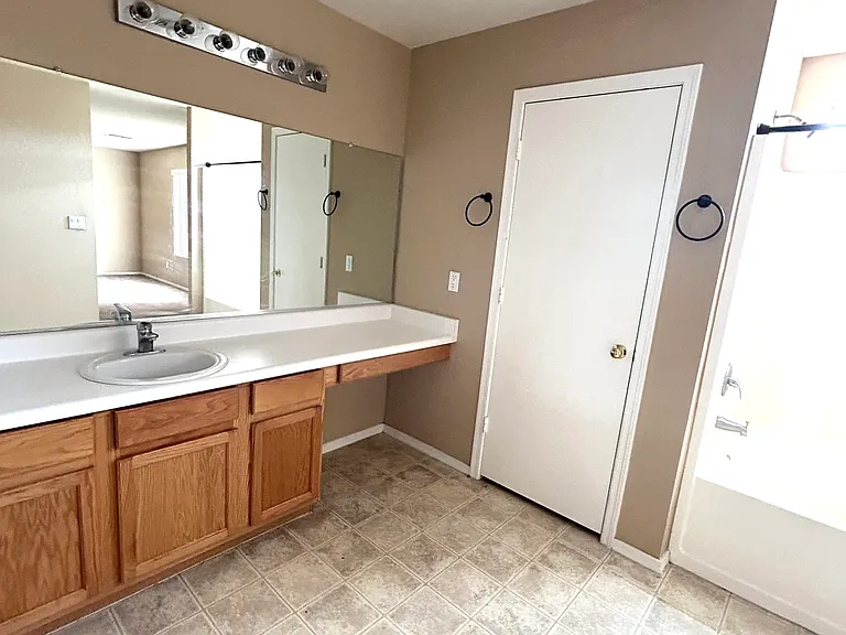 3174 W Carlos Ln — Photo 24