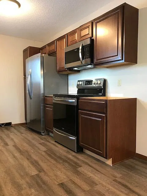 2 bed, 1000 sqft, $1,150 — Photo 2