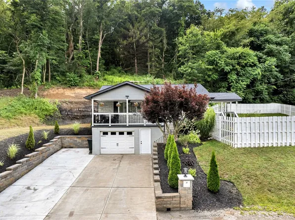 697 Plum Run Ave, Burgettstown, PA 15021
