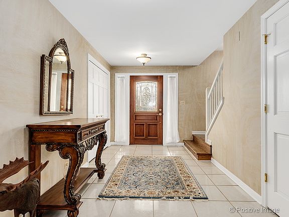 3rd image of 27 Windsor Dr
