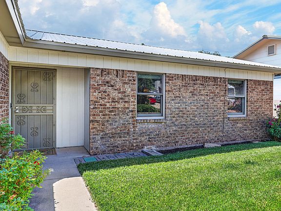 3rd image of 219 Monte Largo Dr NE