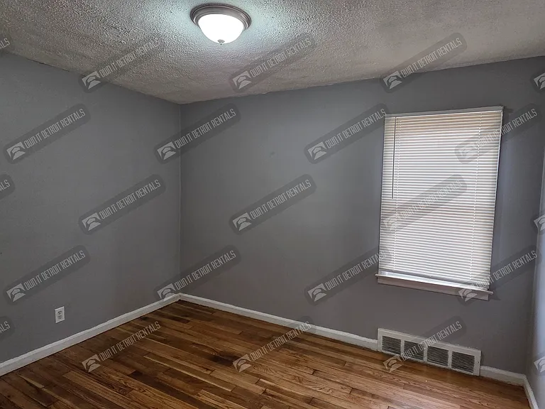 9526 Prest St — Photo 7