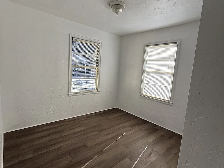 656 NE Lake Dr — Photo 11