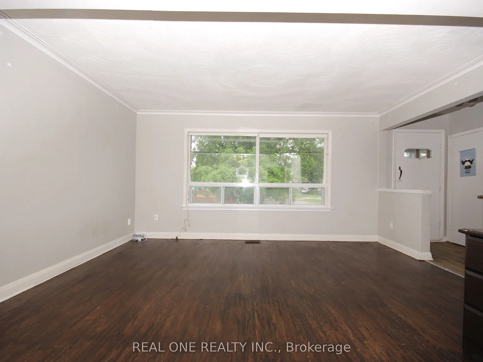 3 bed, $2,400 — Photo 2