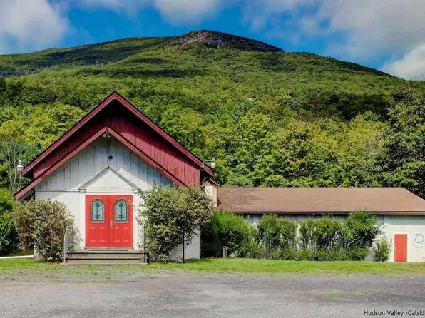 275 W Saugerties Woodstock Rd, Woodstock, NY 12498